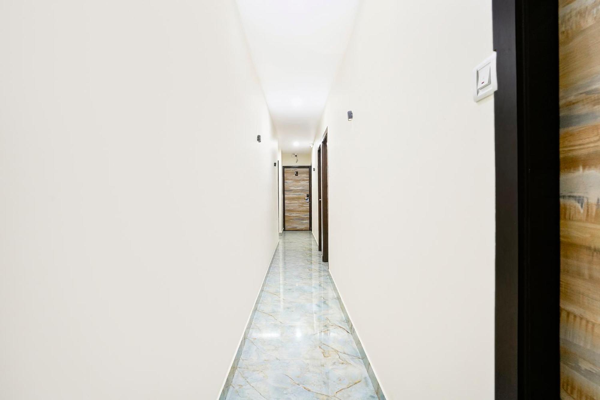 Готель Fabexpress Good Luck Residency - Nr Nesco Exhibition Center Мумбаї Екстер'єр фото